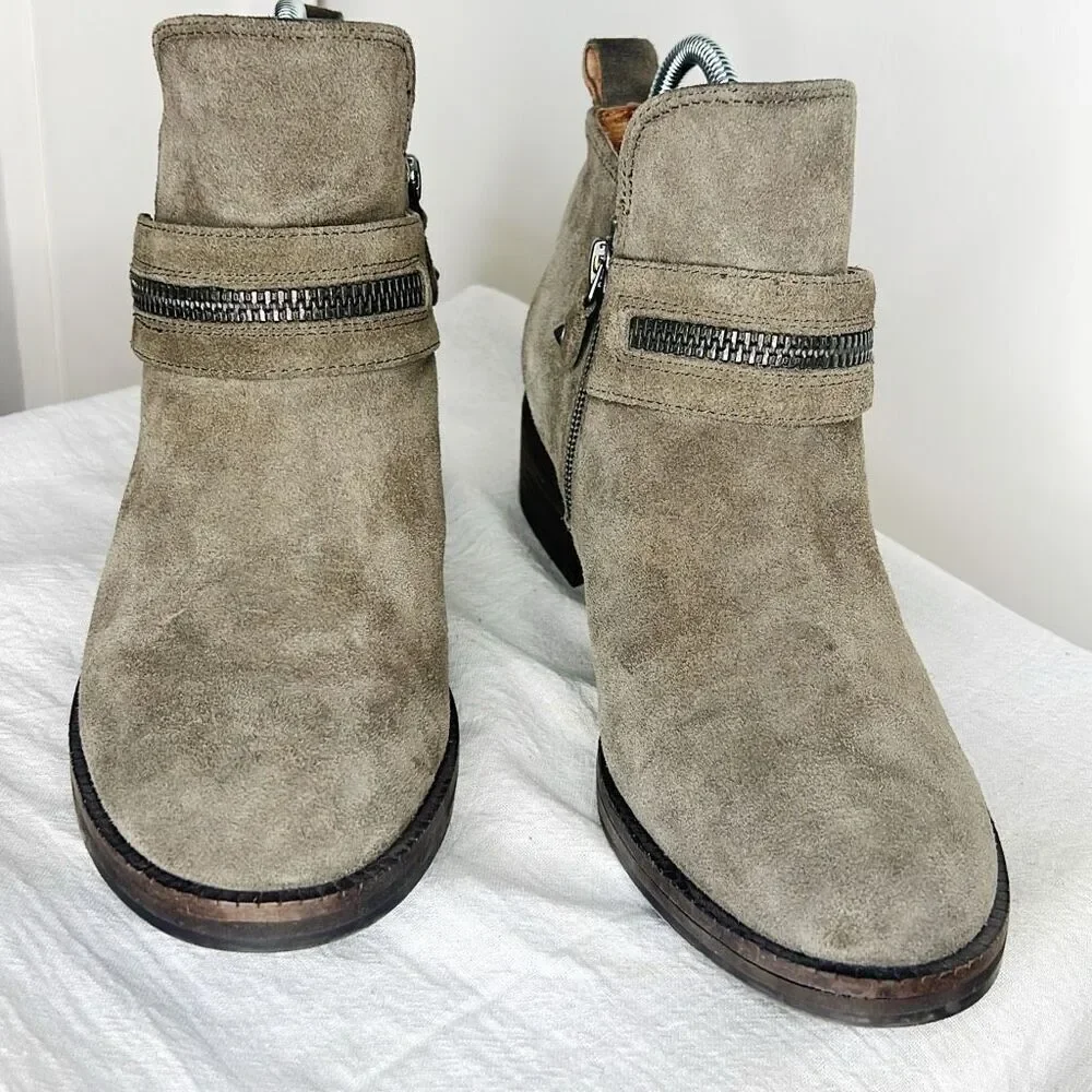 Gentle Souls Kenneth Cole Penny Suede Leather Ankle booties in Moss Green 6.5
